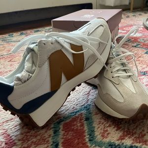 New Balance & Calia 327